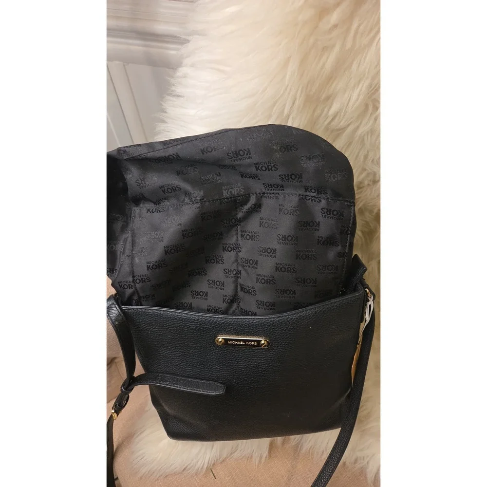 MK50 Michael Kors Messenger crossbody